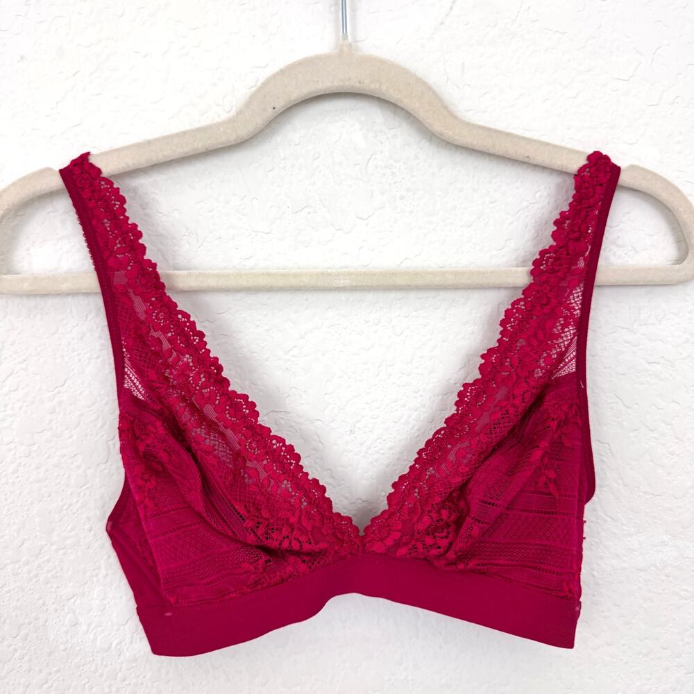 Wacoal Womens Embrace Lace Soft Cup Bra Bralette Size 34 Intimates Red